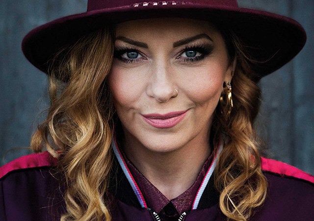 Anneke van Giersbergen – Heavy Strings